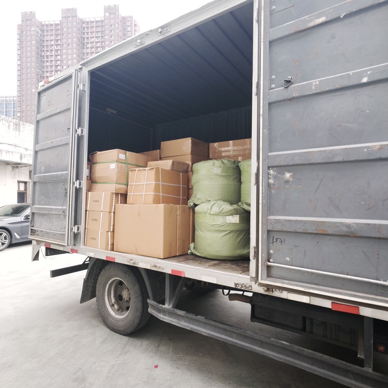 Ouyue Electric ၏ သံမဏိ ဖြန့်ဖြူးရေး သေတ္တာများကို အစ္စရေးနိုင်ငံသို့ အများအပြား တင်ပို့ခဲ့ပြီး၊ စက်ရုံမှ Ningbo ဆိပ်ကမ်းအထိ နိုင်ငံရပ်ခြား အားသွင်းမှု ပရောဂျက်များအတွက် ခိုင်မာသော ပံ့ပိုးကူညီမှု ပေးစွမ်းခဲ့သည်။